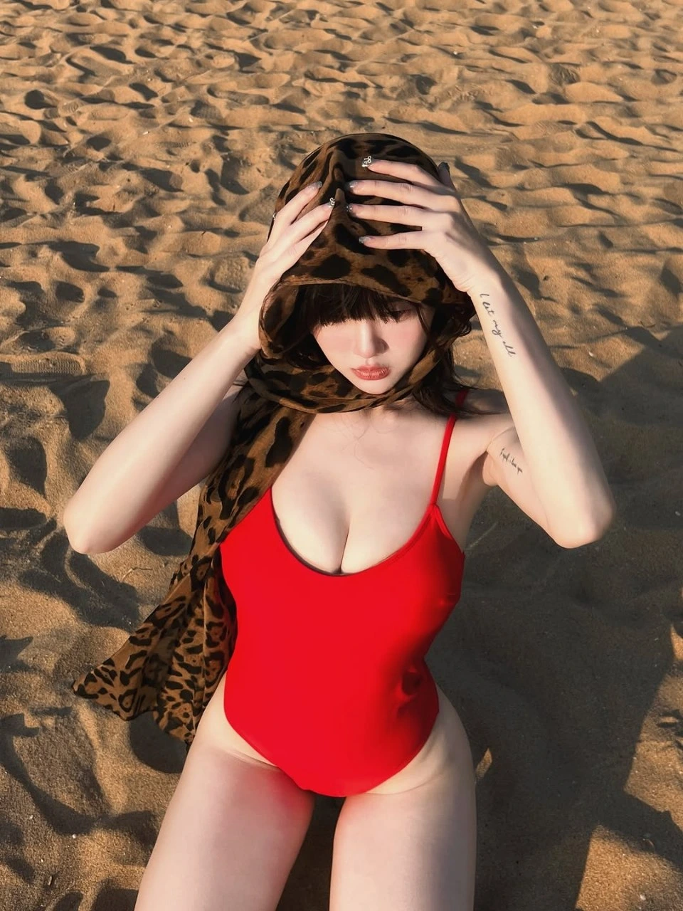 Xem ảnh gái mặc bikini da trắng mịn màng