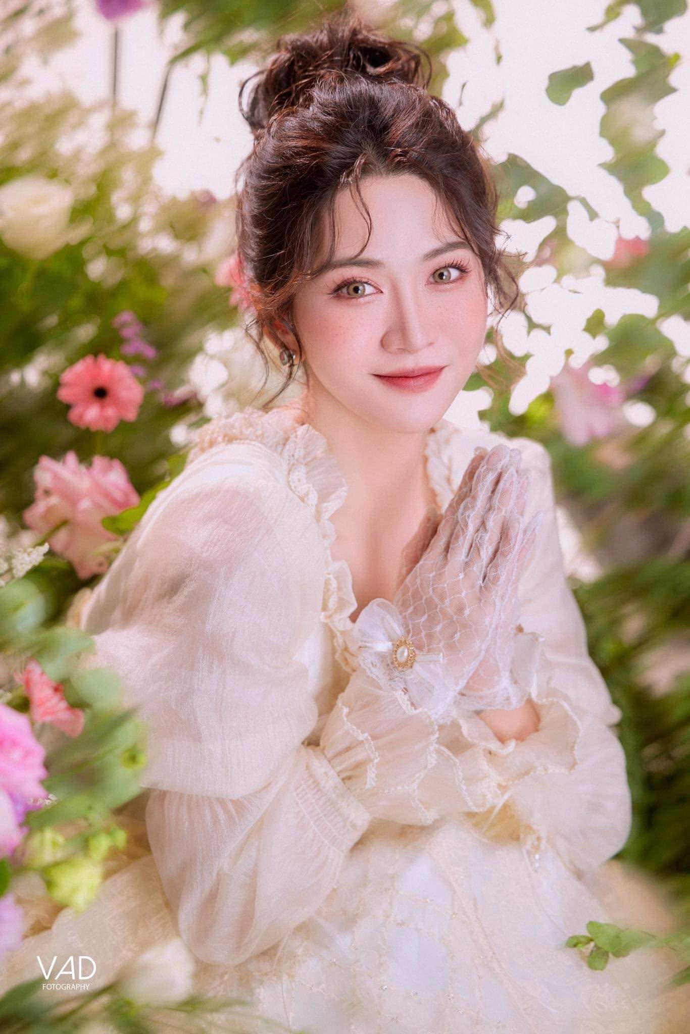 Loạt ảnh sex Lê Bống vú to không che