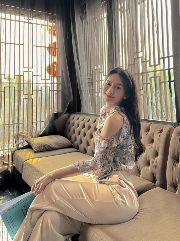 Xem ảnh sex Lê Bống ngực đầy gợi tình