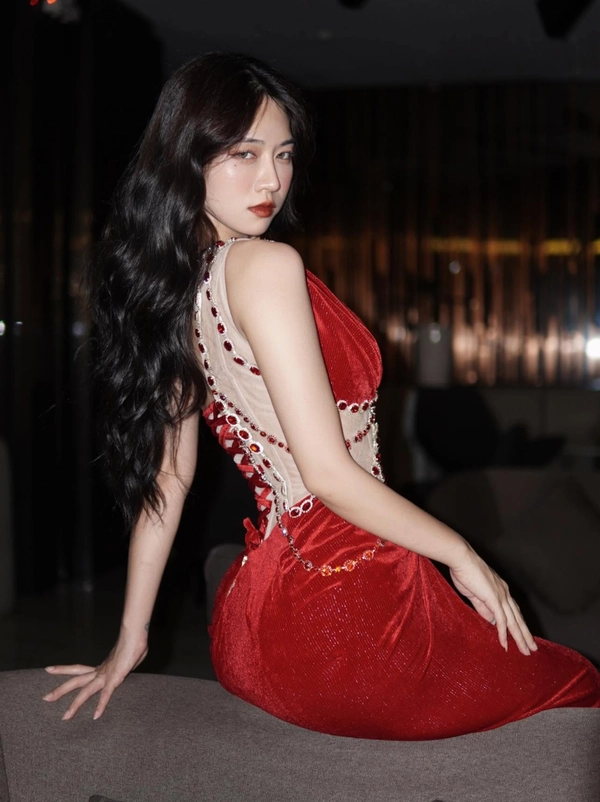 Album ảnh sex Lê Bống ngực đẹp thả rông