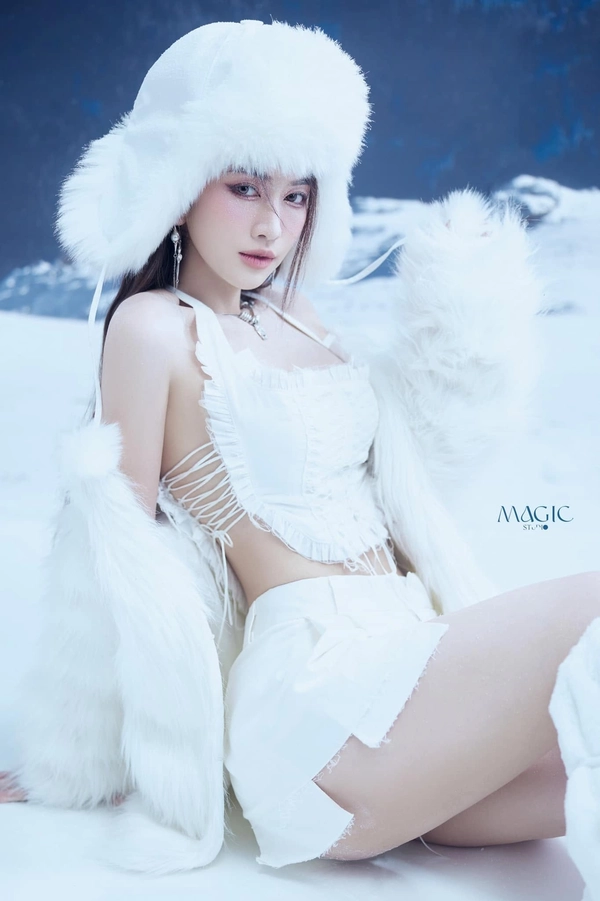 Album ảnh sex Lê Bống vú to thả rông