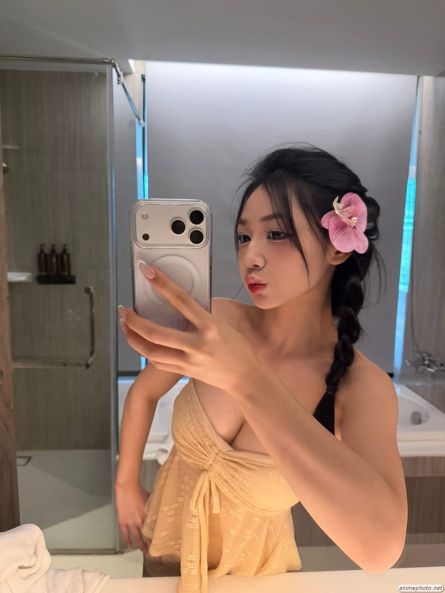 Ngắm ảnh nude của Trần Hà Linh vú to gợi cảm
