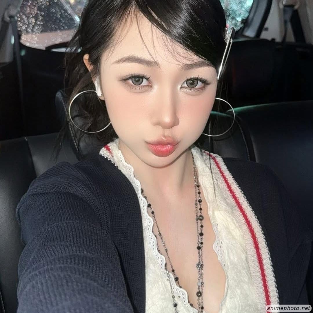Tải ảnh nude của Trần Hà Linh không che da trắng