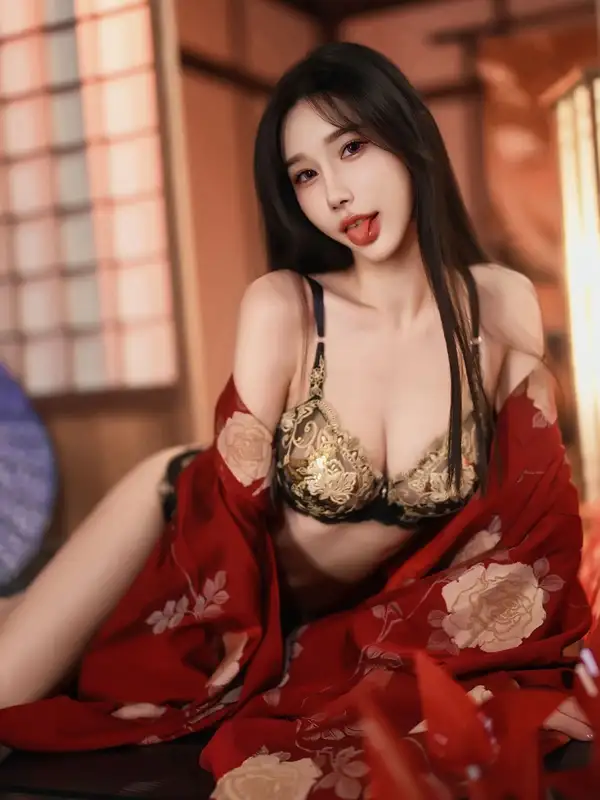 Xem ảnh hotgirl lộ hàng kích thích
