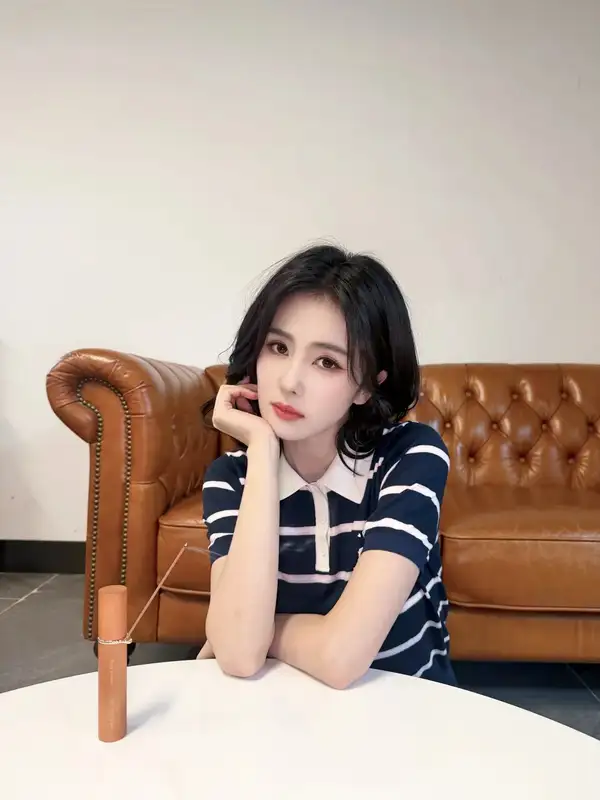 Bộ ảnh gái xinh trung quốc thanh lịch hiện đại