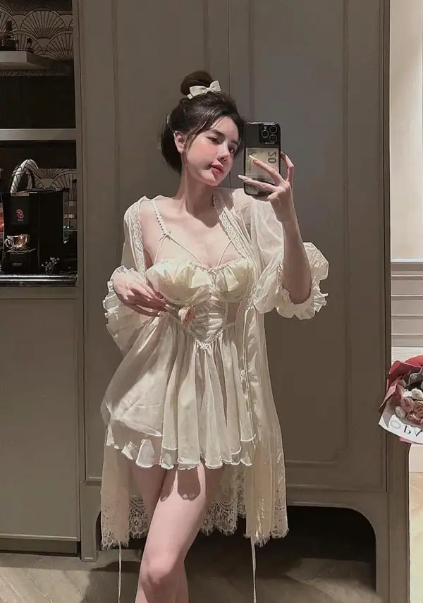 Hình gái xinh mặc đồ ngủ kích thích