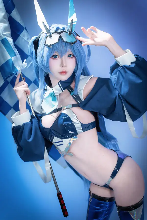 Hình ảnh cosplay Senyuki bị dí cực