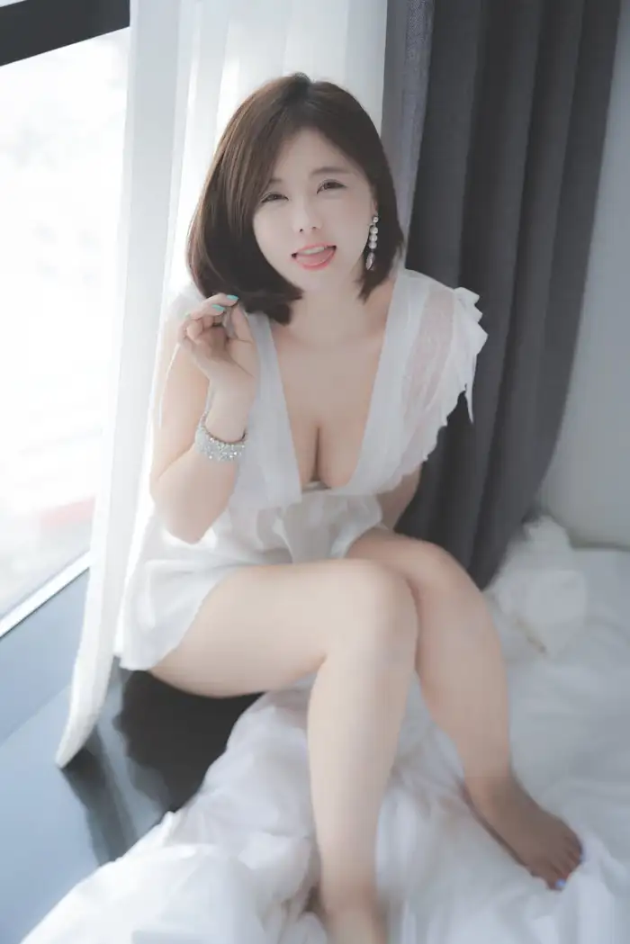 Người Mẫu Ngực To Gợi Cảm Nhất