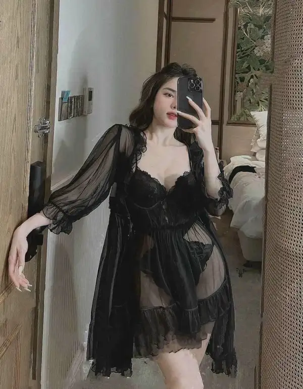 Xem ảnh gái xinh mặc đồ ngủ ân ái